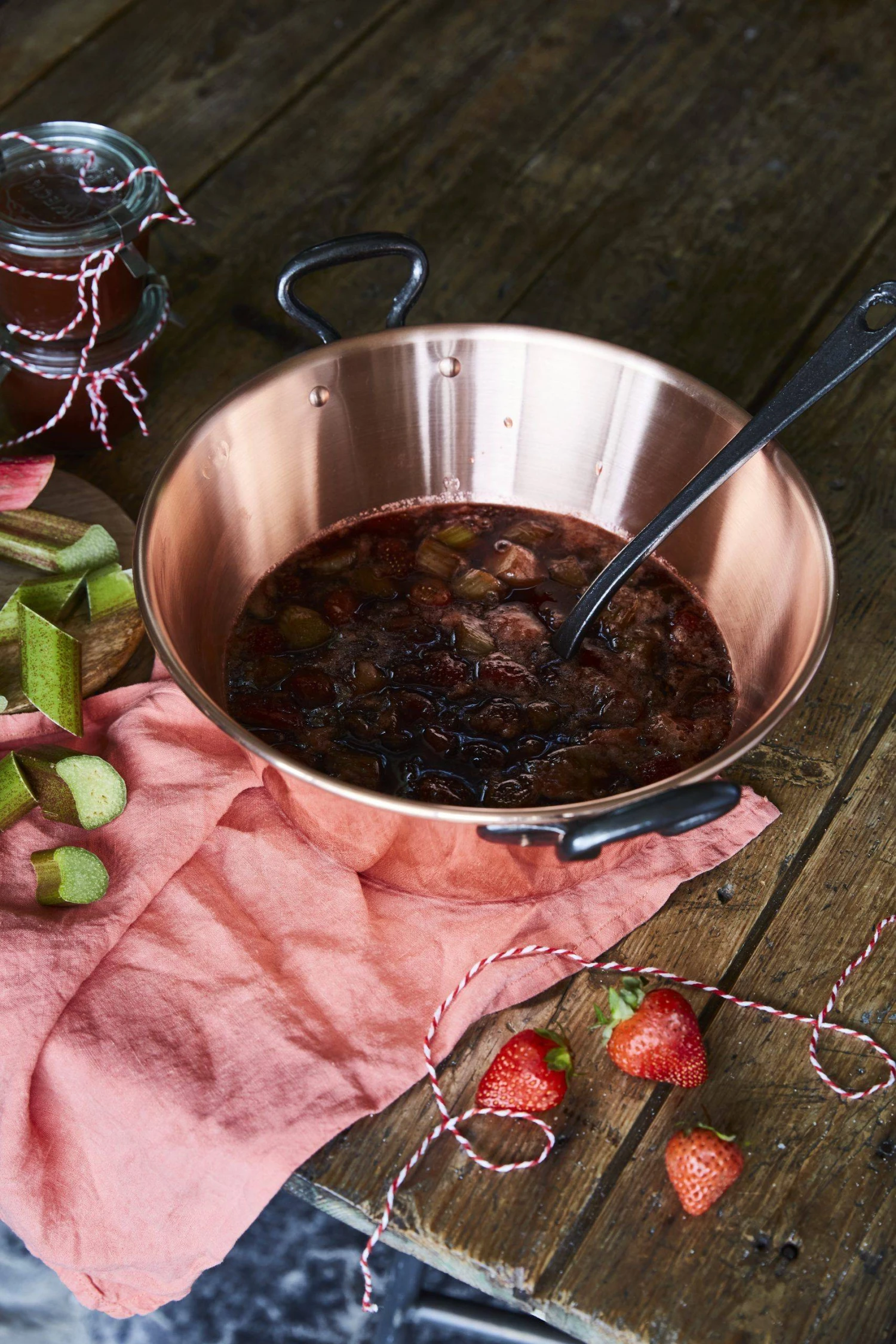 Delight Grande Cocotte Ronde Céramique Induction Emile HENRY Noir D25 7 Delight Grande Cocotte Ronde Céramique Induction Emile HENRY Noir D25 – Image 5